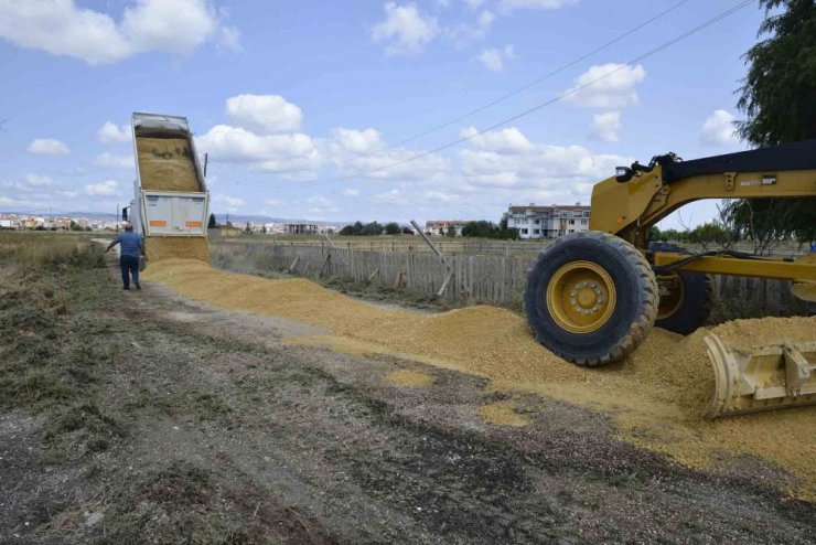 Tepebaşı Belediyesi farklı noktalarda yol çalışmalarına devam ediyor