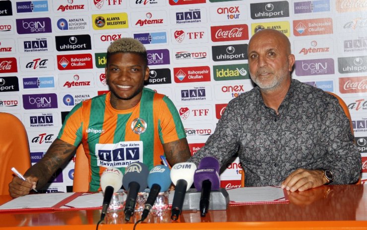 Aytemiz Alanyaspor Fernandes’i renklerine bağladı