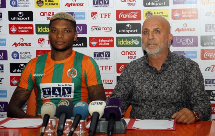 Aytemiz Alanyaspor Fernandes’i renklerine bağladı