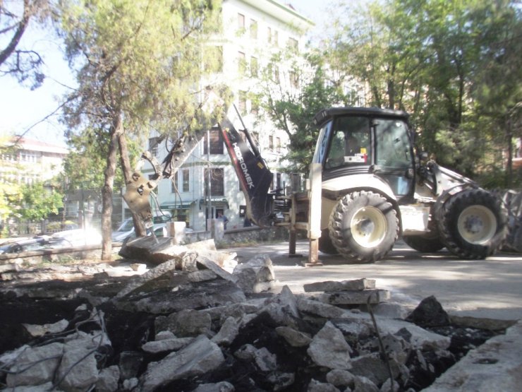 Bandırma Hükümet Konağı bahçesi park oluyor