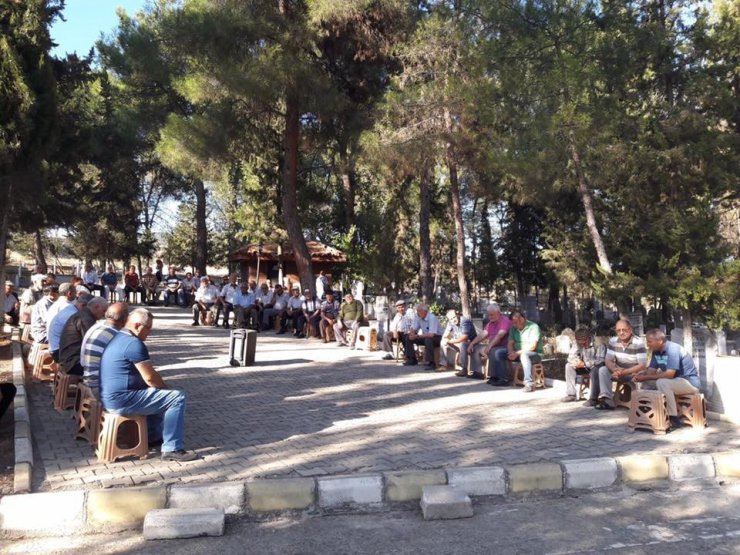 Bayırköy’de geleneksel mezarlık ziyareti