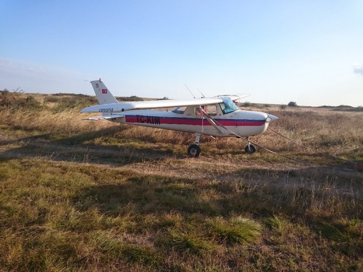 Çorlu Havaalanı’ndan kalkan uçak tarlaya zorunlu iniş yaptı