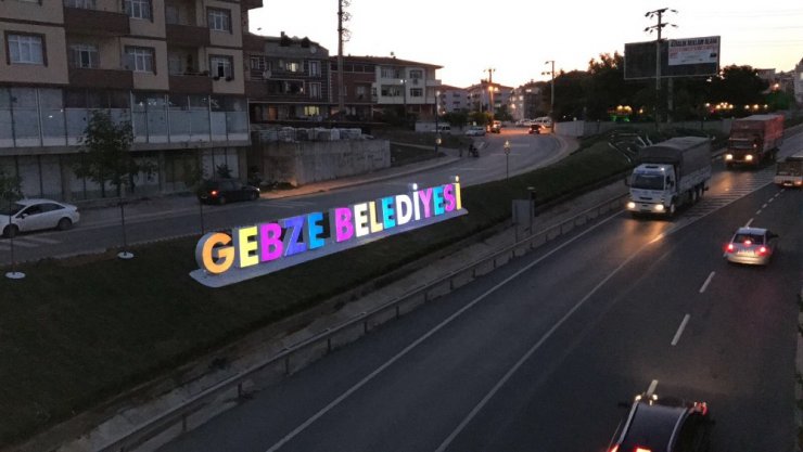 Gebze’deki caddelerde peyzaj çalışmaları sürüyor