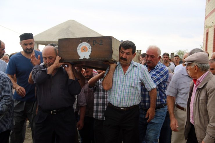 ’Kız isteme’ cinayetinde ölenler toprağa verildi