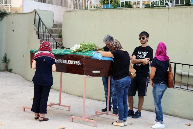 Öldürüldüğü iddia edilen 80 yaşındaki kadın son yolculuğuna uğurlandı