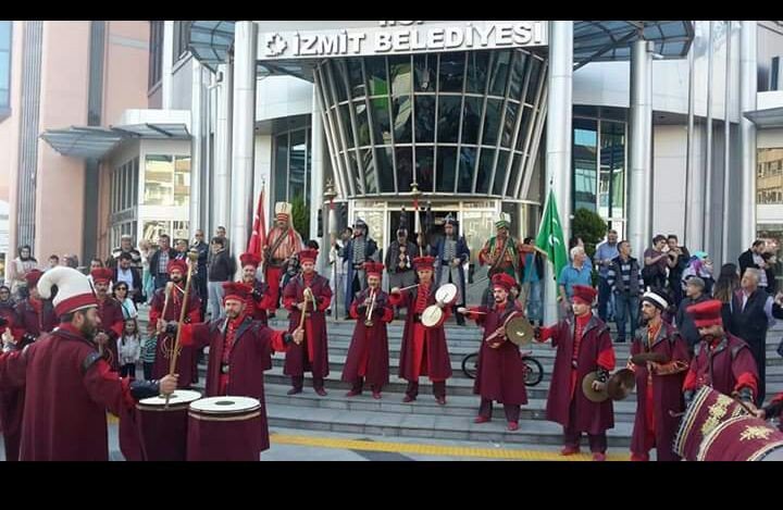 Metheran takımı İzmit’e renk katıyor