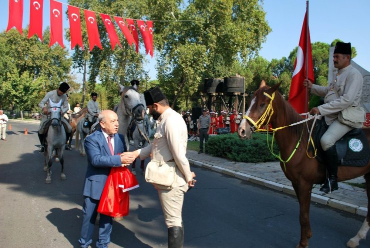 Salihli’nin 95’inci kurtuluş yılı atlı birliklerle kutlandı