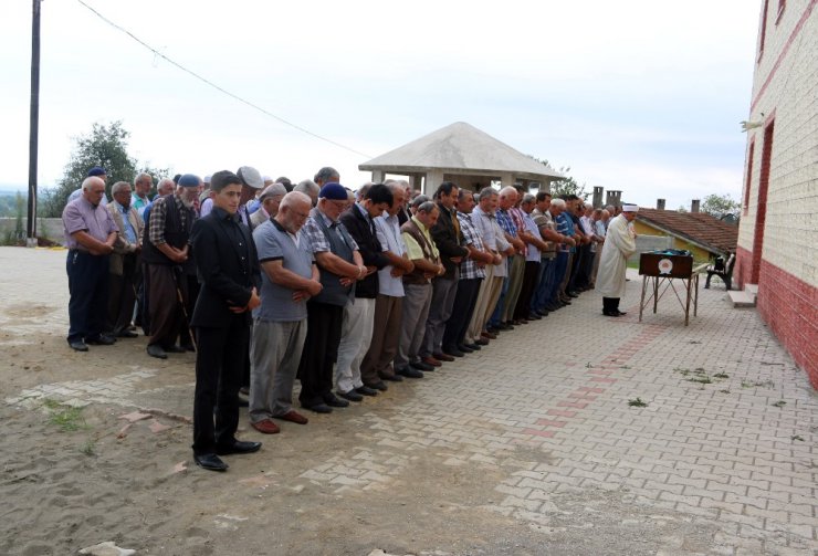 ’Kız isteme’ cinayetinde ölenler toprağa verildi