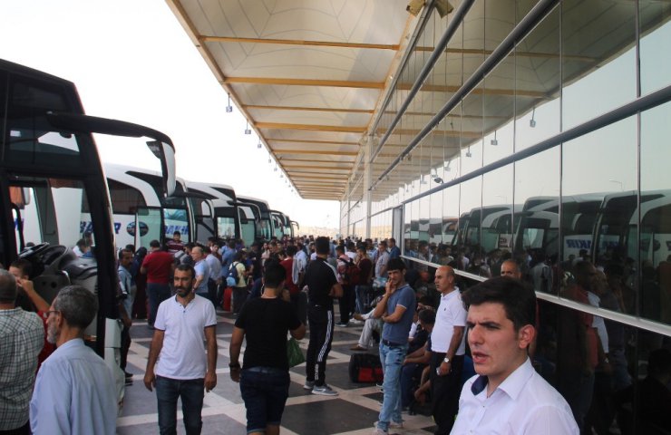 Şanlıurfa Otogarında bayram dönüşü yoğunluğu