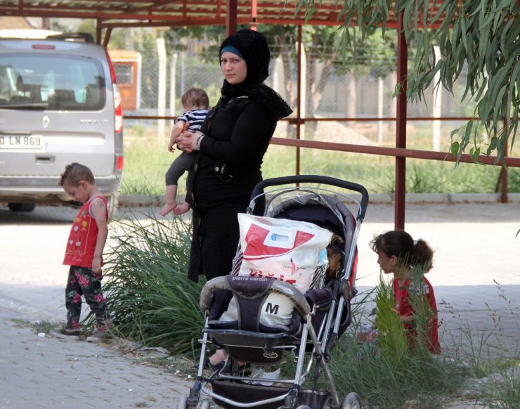Ortada kalan Suriyeli kadını kocası da terk etmiş