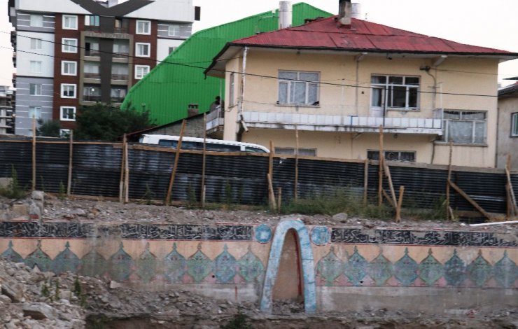 İnşaat kazısında erken cumhuriyet dönemine ait cami kalıntısı bulundu