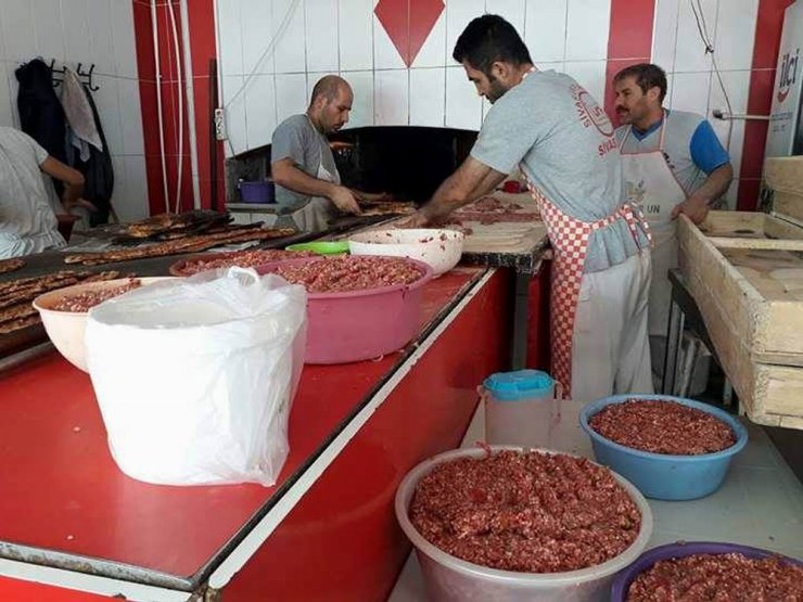 Yerköy’de fırınlarda kıymalı pide kuyruğu