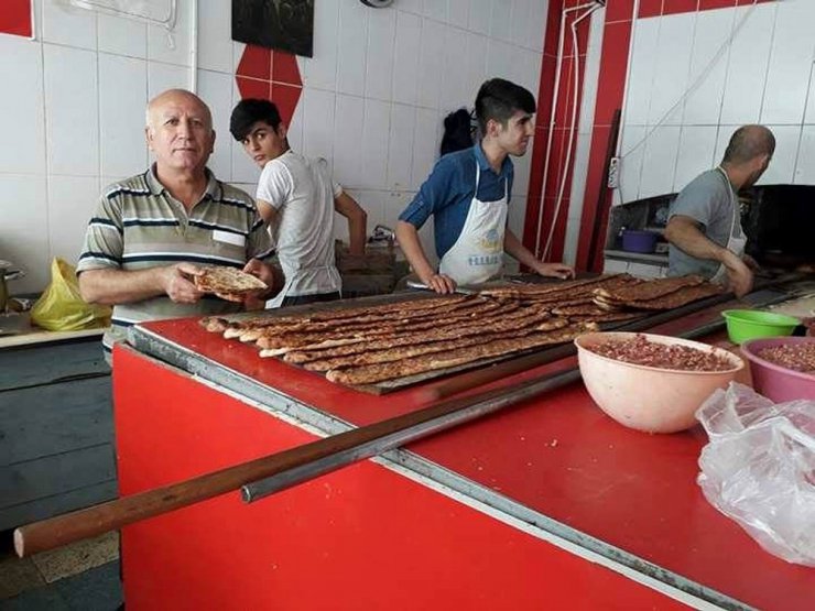 Yerköy’de fırınlarda kıymalı pide kuyruğu