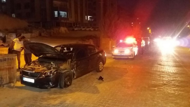Besni’de 2 otomobil çarpıştı: 1 yaralı