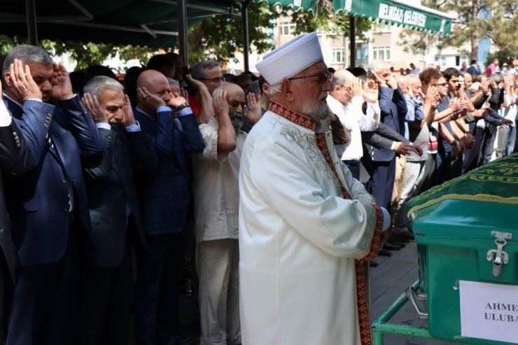 Ahmet Ulubaş son yolculuğuna uğurlandı