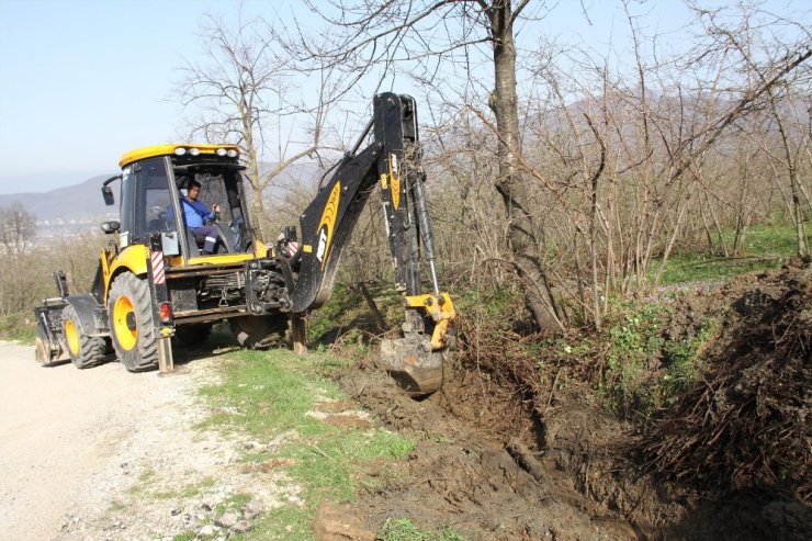 Akyazı Belediyesi alt yapı çalışmalarına devam ediyor
