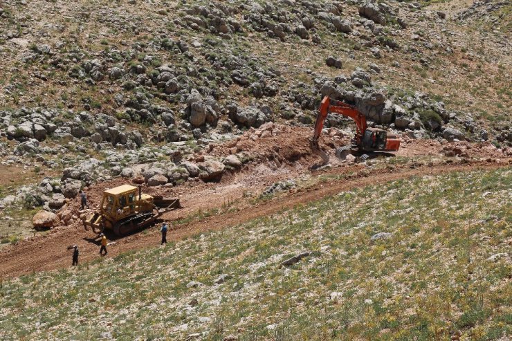 Kumluca’da 2 bin metrede yol sevinci