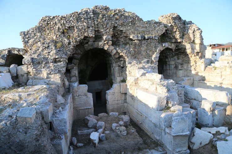 Antik tiyatro eski kimliğine kavuşuyor