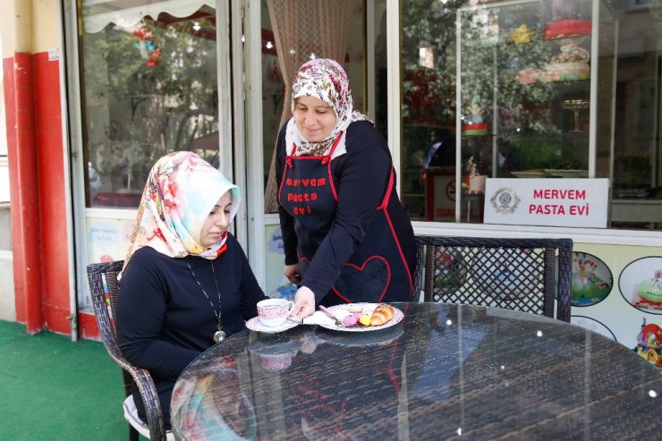 Ekonomik özgürlüğünü elde etmenin keyfini yaşıyor