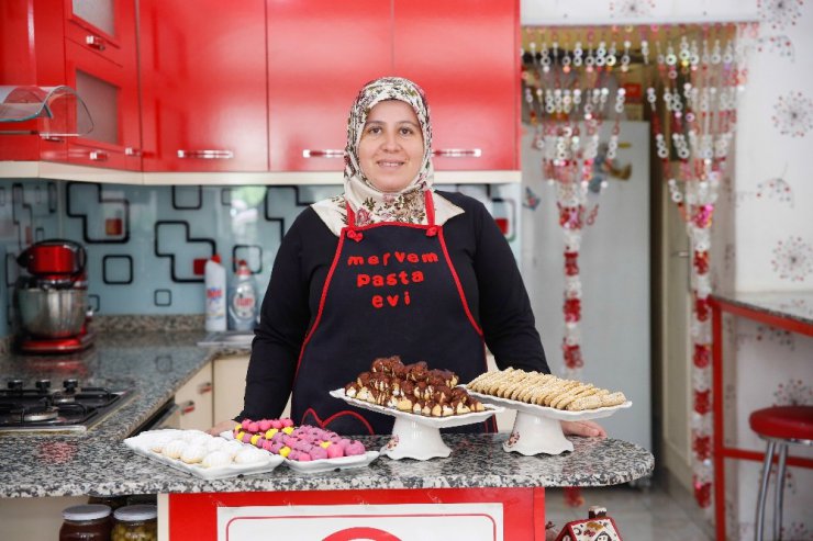 Ekonomik özgürlüğünü elde etmenin keyfini yaşıyor