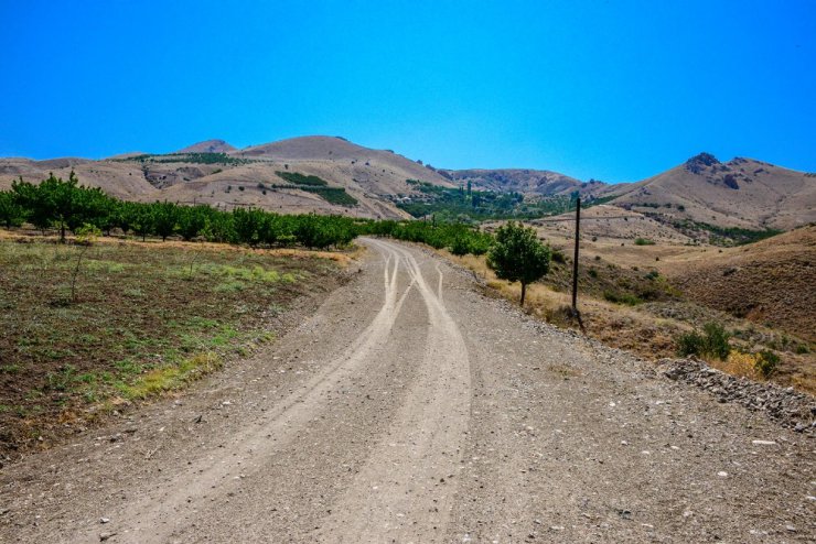 Büyükşehir Belediyesi yol çalışmalarına devam ediyor