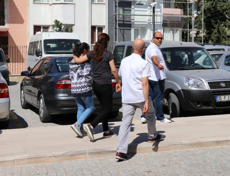 Manisa’da kaybolan kız İzmir’de bulundu