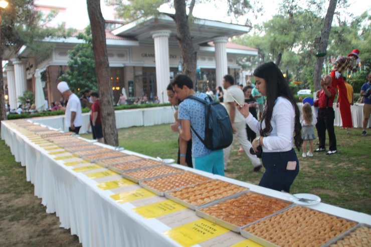 Marmaris’te beş yıldızlı otelde 101 çeşit baklava ile rekor denemesi