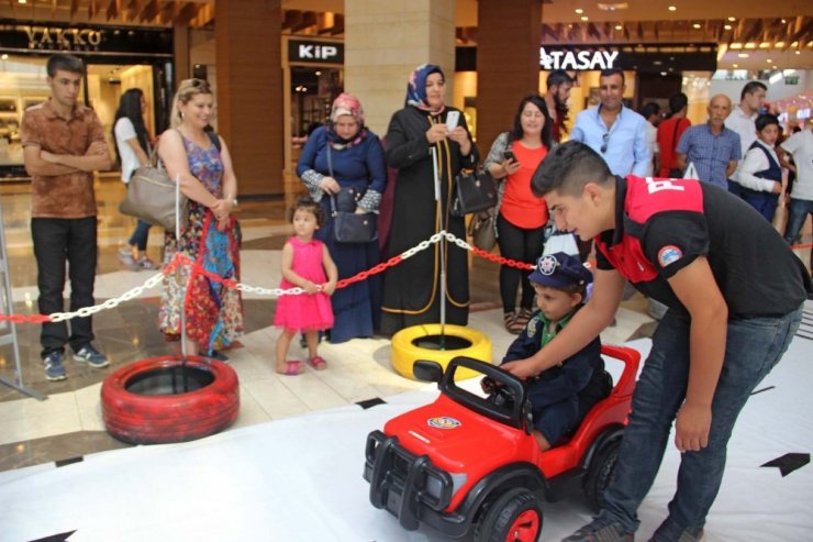 PİAZZA’da minikler trafik kurallarını eğlenerek öğrendi