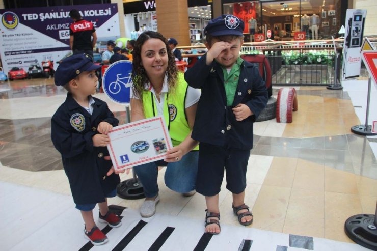 PİAZZA’da minikler trafik kurallarını eğlenerek öğrendi