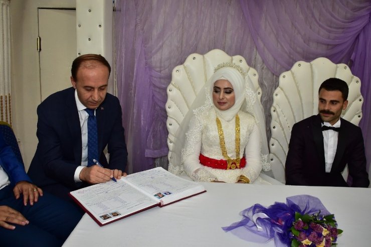 Vali Erin nikah şahidi oldu