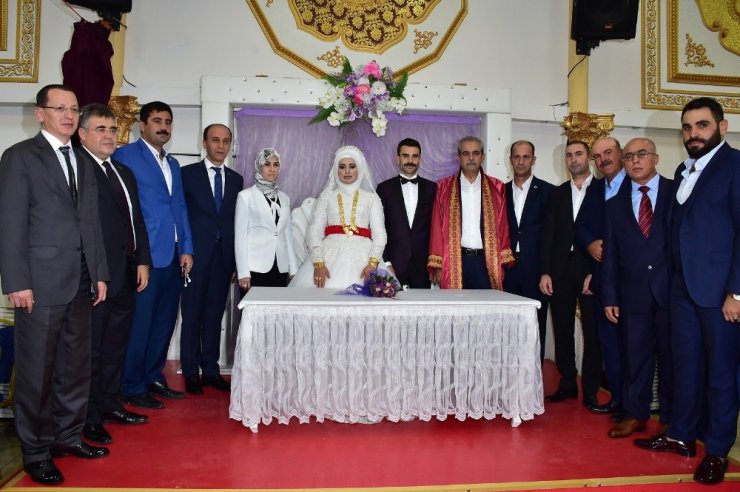 Vali Erin nikah şahidi oldu