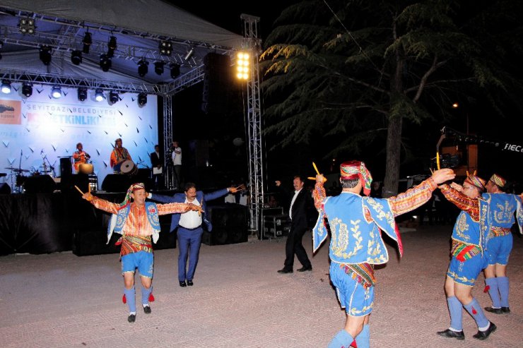 Sanatçı Altunsaray Seyitgazi’yi coşturdu