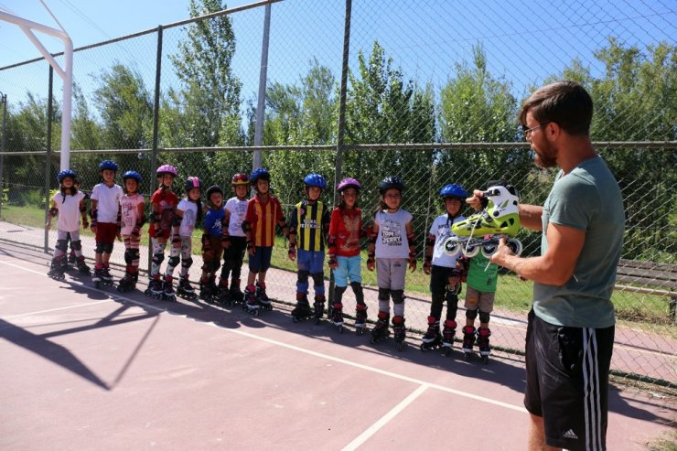 Gürpınar’da geleceğin kayakçıları yetiştiriliyor