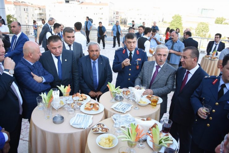 Kayseri Barosu Başkanı Cavit Dursun, "Hukuku ve hukukun ilkelerini savunmak, suçu ve suçluyu savunmak değildir"