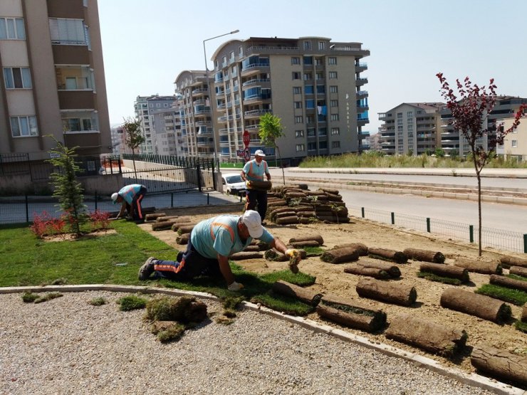 Yıldırım parklarını mevsimlik çiçekler süslüyor