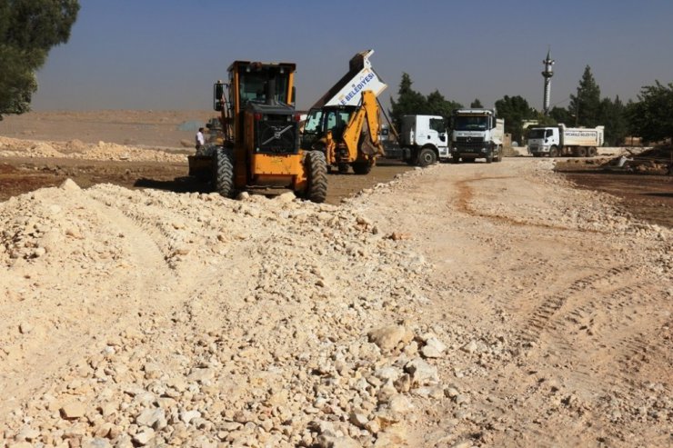 Akçakale kırsalında yol çalışmaları sürüyor