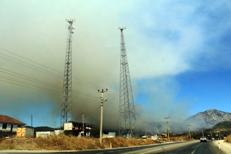 Antalya’daki yangını söndürme çalışmaları devam ediyor