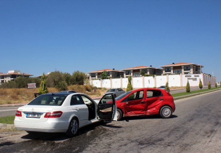 Antalya’da trafik kazası: 2 yaralı