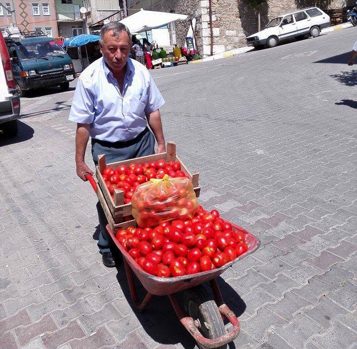 Kadınların salça yapma telaşı