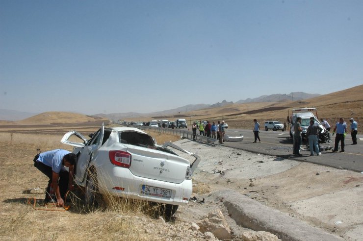 Van’da otomobiller çarpıştı: 7 ölü, 2 yaralı