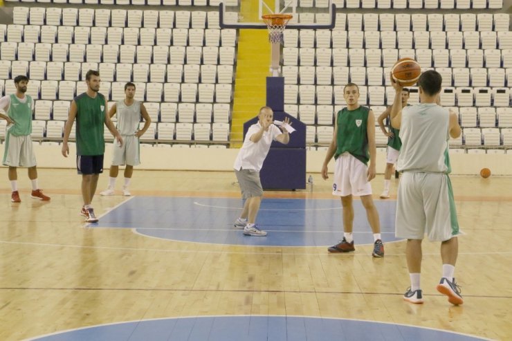 Manisa BBSK Basketbol Takımı ilk antrenmanı yaptı