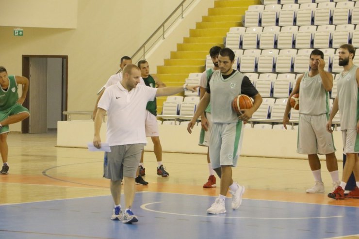 Manisa BBSK Basketbol Takımı ilk antrenmanı yaptı