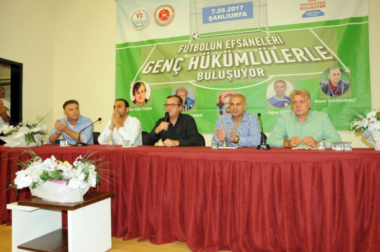 Efsane futbolcular hükümlülerle buluştu