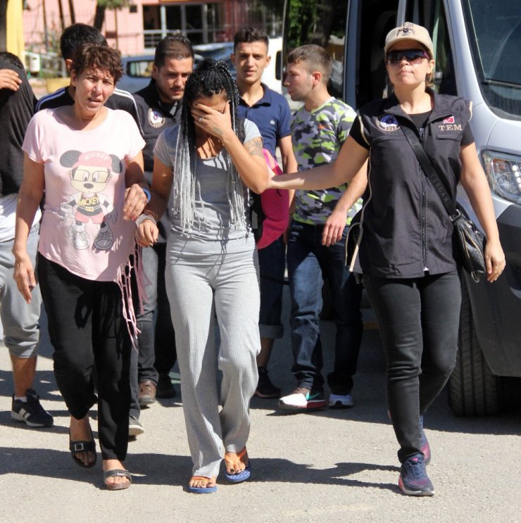 PKK operasyonunda gözaltına alınan anne-kız adliyeye sevk edildi