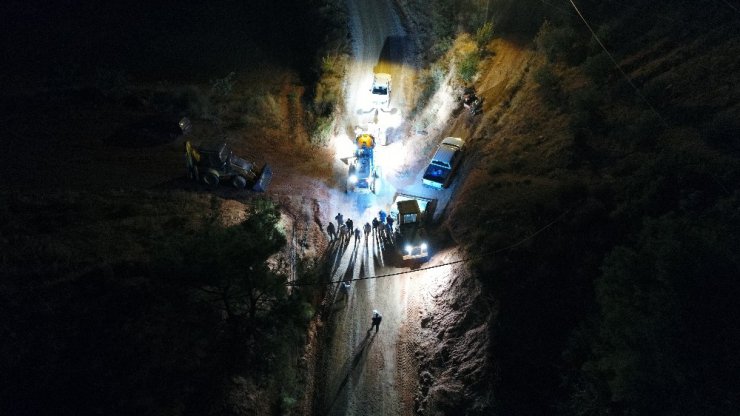 Alaşehir’deki çalışmalar gece gündüz devam ediyor