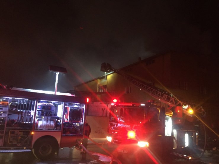 Arnavutköy’de boya fabrikası yangını havadan görüntülendi