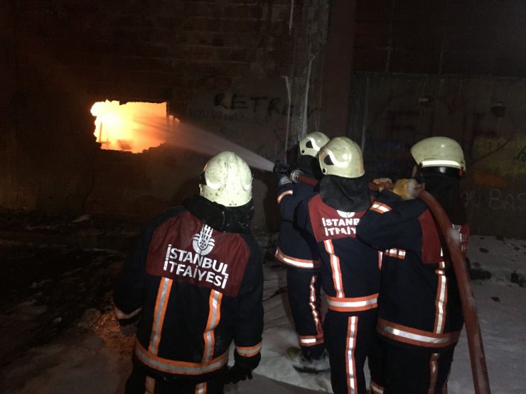 Arnavutköy’deki boya fabrikası yangını: 2 itfaiye eri yaralandı