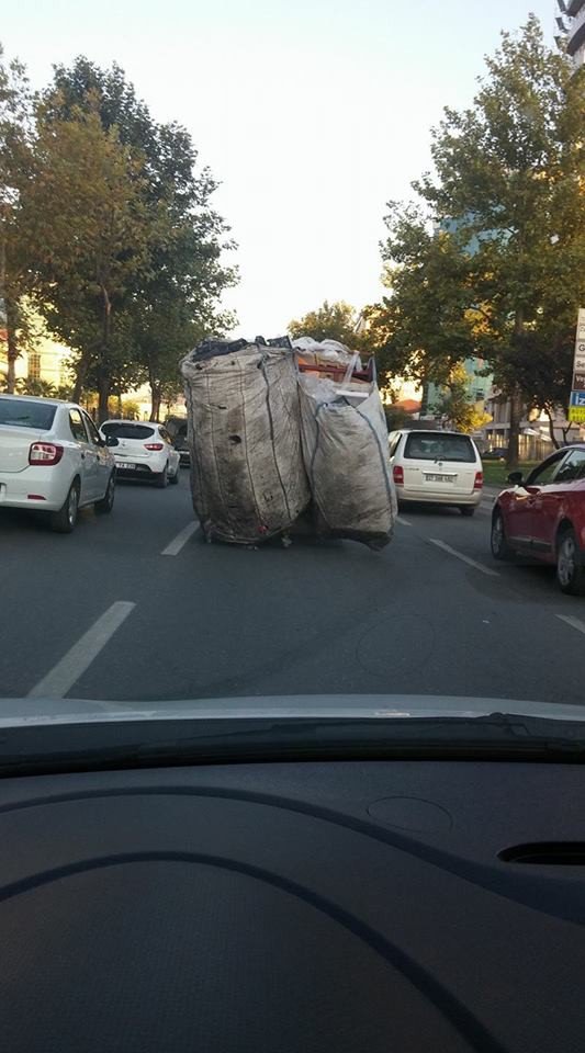 Kurallara uymayan araçlar tehlike saçıyor