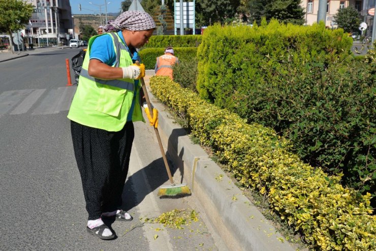 Park ve yeşil alanlarda sonbahar hazırlıkları başladı