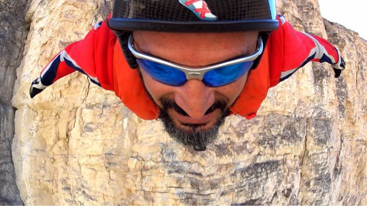 Base jump sporcusu Koçak, önüne çıkan her yerden atlamak istiyor